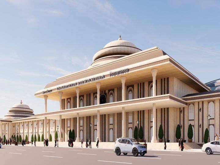 रेलवे स्टेशन के रीडेवलपमेंट के लिए जुलाई में रेल भूमि विकास प्राधिकरण ने बोलियां मंगाई थीं. इस प्रोजेक्ट के तहत रेलवे स्टेशन को ज्यादा आधुनिक सुविधाओं से लैस बनाया जाएगा.