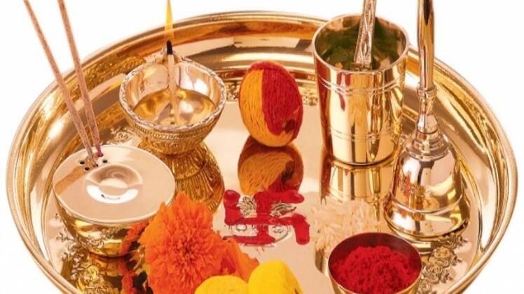 Astro Tips: What to do with the remaining pooja materials after the pooja? You are not making these mistakes Astro Tips : ਪੂਜਾ ਤੋਂ ਬਾਅਦ ਬਚੀ ਹੋਈ ਪੂਜਾ ਸਮੱਗਰੀ ਦਾ ਕੀ ਕਰੀਏ? ਕਿਤੇ ਤੁਸੀਂ ਤਾਂ ਨਹੀਂ ਕਰ ਰਹੇ ਇਹ ਗਲਤੀਆਂ