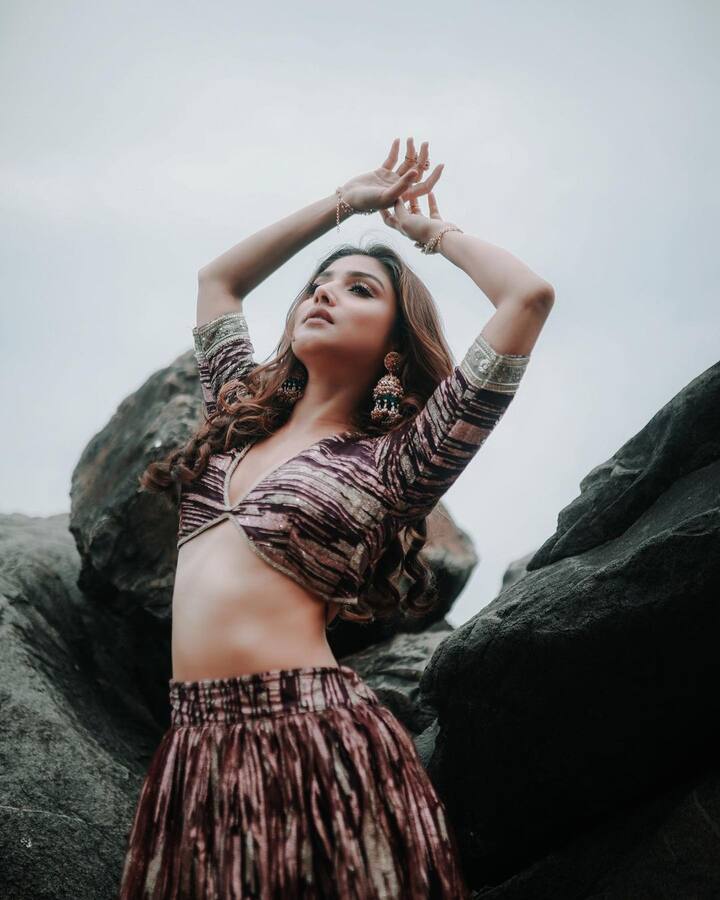 डोनालच्या वर्क फ्रंटबद्दल बोलायचे झाले तर ती सध्या तिच्या 'डेअर टू स्लीप' या तेलगू-कन्नड चित्रपटामुळे चर्चेत आहे. (फोटो सौजन्य : donalbisht/ इंस्टाग्राम )