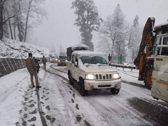 Himachal pradesh: मनाली के रोहतांग में बर्फबारी, पर्यटकों ने उठाया लुत्फ... देखें ताजा तस्वीरें