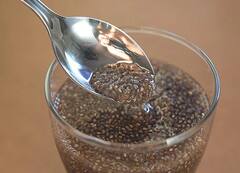 Chia seeds benefit: આ નાનકડા બીજનું સેવન કરે છે કમાલ, વેઇટ લોસની સાથે સ્કિનની સમસ્યા માટે પણ કારગર