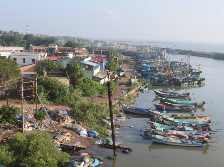 Nagapattinam fishermen announces about protest against Indian Navy officers இந்திய கடற்படை துப்பாக்கி சூட்டை கண்டித்து ஆர்ப்பாட்டம் - மீனவர்கள் ஒட்டிய போஸ்டர்