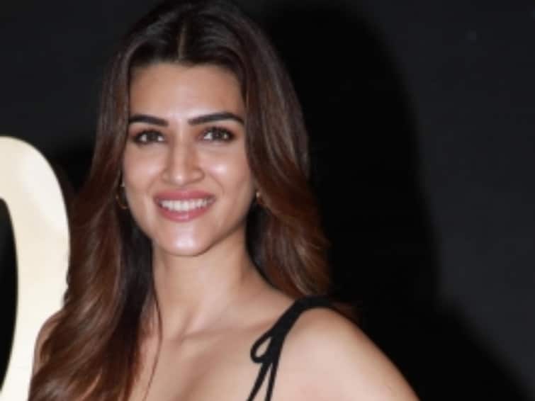 'I Never Cried On Receiving An Award But I Cried When My Mother Encouraged Me': Kriti Sanon 'I Never Cried On Receiving An Award But I Cried When My Mother Encouraged Me': Kriti Sanon