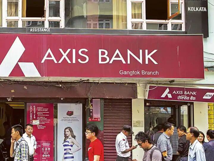 Shares of Axis Bank dips nearly 4 percent as govt initiates SUUTI's 1.55 percent stake sale via OFS Axis Bank Shares Down: గవర్నమెంట్‌ కొట్టిన దెబ్బకు యాక్సిస్‌ షేర్లు విలవిల, రేపూ ఉంది జాతర!