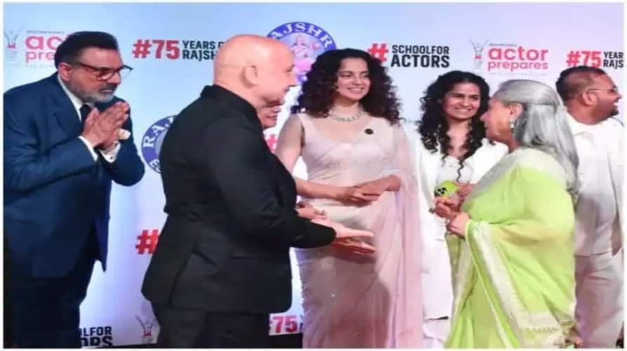 jaya-bachchan-ignores-kangana-ranaut-fans-reaction-to-the-viral-video Jaya Bachchan: ਜਯਾ ਬੱਚਨ ਨੇ ਕੰਗਨਾ ਰਣੌਤ ਨੂੰ ਦੇਖ ਕੇ ਕੀਤਾ ਬੁਰੀ ਤਰ੍ਹਾਂ ਇਗਨੋਰ, ਸ਼ਰੇਆਮ ਮੂੰਹ ਫੇਰ ਕੇ ਨਿੱਕਲ ਗਈ ਅਦਾਕਾਰਾ