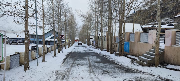 ਸ਼ਿਮਲਾ ਵਿੱਚ ਵੀ ਦੇਰ ਰਾਤ ਬਾਰਿਸ਼ ਹੋਈ ਜਿਸ ਨਾਲ ਪਾਰਾ ਹੇਠਾਂ ਆ ਗਿਆ।