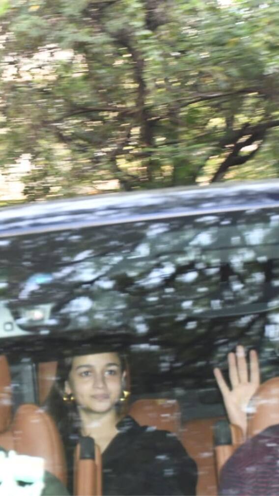 মেয়েকে বাড়ি নিয়ে এলেন আলিয়া-রণবীর