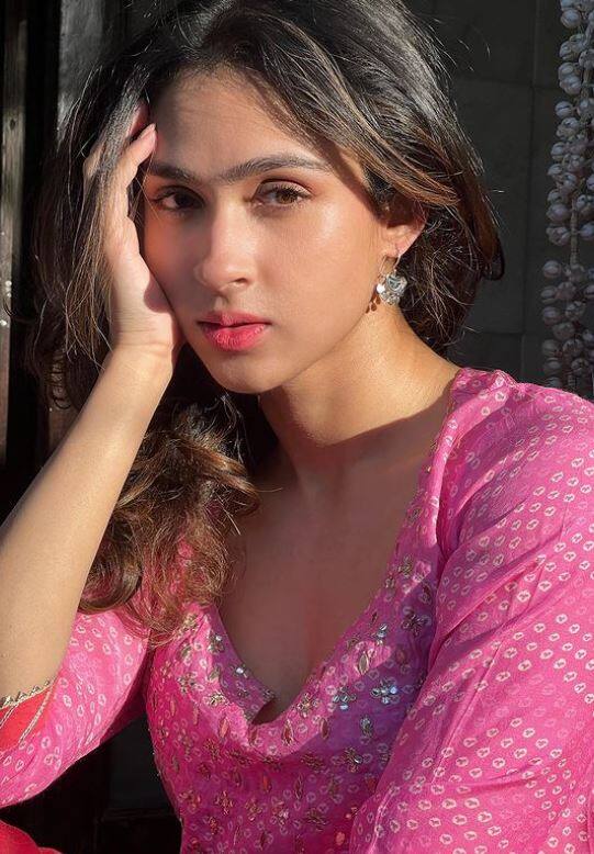 पशमीना रोशन जल्द ही बॉलीवुड में डेब्यू करने वाली हैं. शाहिद कपूर की फिल्म 'इश्क विश्क' के सीक्वल में पशमीना रोशन को कास्ट किया गया है.