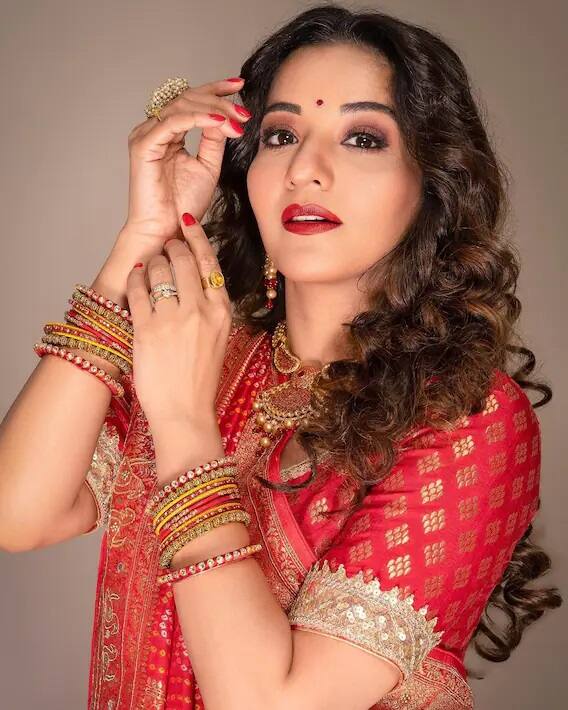 ઉલ્લેખનીય છે કે, મોનાલિસા ભોજપુરીમાં 100થી વધુ ફિલ્મો કરી ચૂકી છે. જોકે, આજકાલ તે ટીવી સીરિયલોમં દેખાઇ રહી છે.