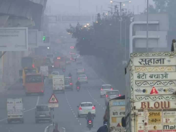 Delhi NCR Weather and Pollution Updates AQI Decreased in Delhi Noida and Gurugram and Reached Poor Category Delhi-NCR Weather and Pollution Updates: दिल्ली में सुधरने लगी हवा, AQI खराब श्रेणी में पहुंचा, जानें- आज कैसा रहेगा मौसम?