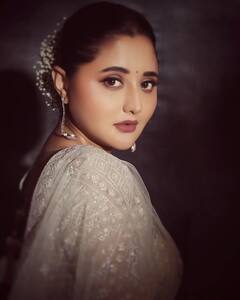 Rashami Desai: रश्मीचा देसी लूक चर्चेत, जिंकली चाहत्यांची मने!
