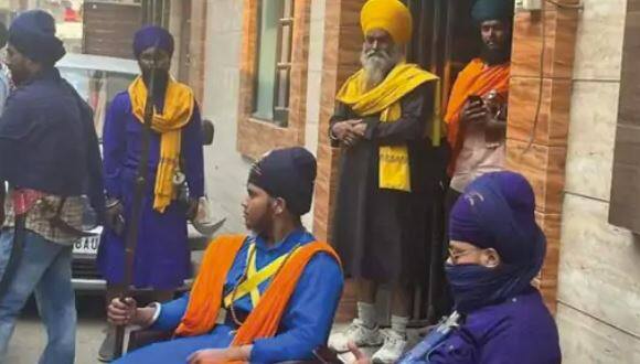 For the protection of Sudhir Suri's killer Sandeep's family, Nihang organizations took up the front ਸੁਧੀਰ ਸੂਰੀ ਦੇ ਕਾਤਲ ਸੰਦੀਪ ਦੇ ਪਰਿਵਾਰ ਦੀ ਸੁਰੱਖਿਆ ਲਈ ਨਿਹੰਗ ਜੱਥੇਬੰਦੀਆਂ ਨੇ ਸੰਭਾਲਿਆ ਮੋਰਚਾ