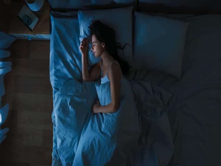 Simple tips for to get deep sleep in night Deep Sleep: ஆழ்ந்த தூக்கம் வேண்டுமா?... இந்த டிப்ஸ் எல்லாம் ஃபாலோ பண்ணுங்க...
