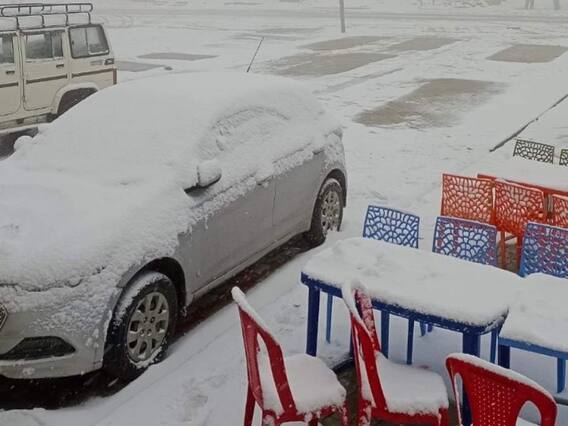 Himachal pradesh: मनाली के रोहतांग में बर्फबारी, पर्यटकों ने उठाया लुत्फ... देखें ताजा तस्वीरें