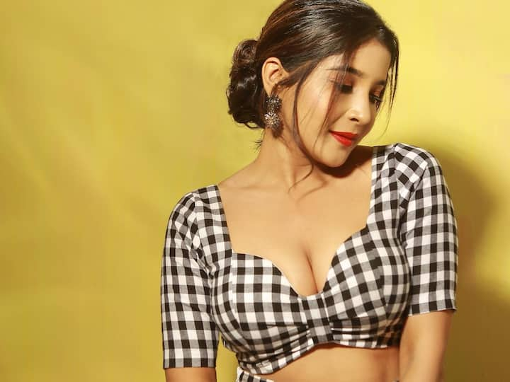 Actress Sakshi Agarwal Latest Photos: செல்லம்மா செல்லம்மா! நடிகை சாக்ஷியின் லேட்டஸ்ட் புகைப்படங்கள்!