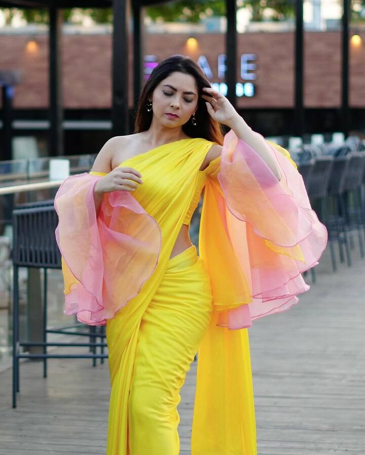 सोनालीच्या स्टाइलही तिच्या चाहत्यांना भुरळ घालत असतात. (फोटो सौजन्य :sonalee18588/इंस्टाग्राम)