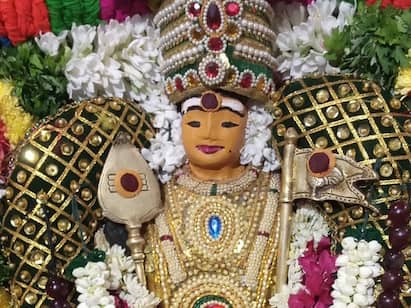 karur: balamurugan kiruthikai poojai in karur district ஐப்பசி மாத கிருத்திகை பூஜை - ஸ்ரீ பாலமுருகனுக்கு சிறப்பு அபிஷேகம்