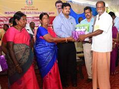 மனுநீதி நாள் முகாமிற்கு பேருந்தில் பயணம் செய்த கரூர் மாவட்ட ஆட்சியர்