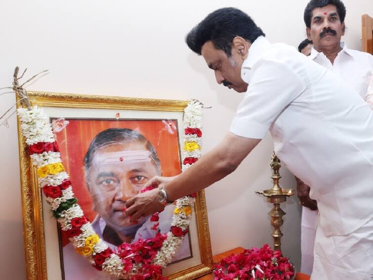 Chief Minister Stalin condoled the family of late former mla Covai Thangam மறைந்த முன்னாள் எம்எல்ஏ கோவை தங்கம் குடும்பத்திற்கு முதல்வர் நேரில் ஆறுதல்