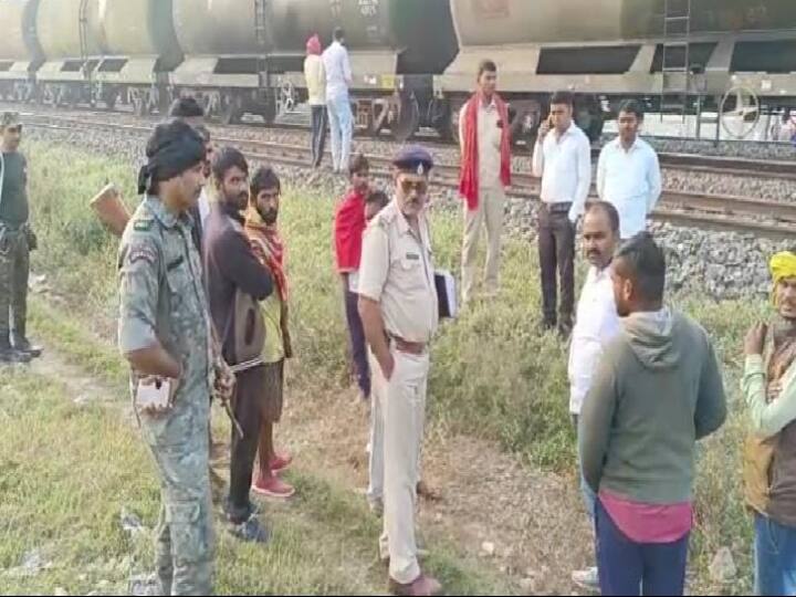 Kaimur News: ट्रेन की चपेट में आने से एक व्यक्ति समेत 50 से अधिक भेड़ों की मौत, अचानक ट्रैक पर जाने से हादसा Kaimur News: More than 50 Sheep Including one Person Died after Being hit by a Train ann Kaimur News: ट्रेन की चपेट में आने से एक व्यक्ति समेत 50 से अधिक भेड़ों की मौत, अचानक ट्रैक पर जाने से हादसा