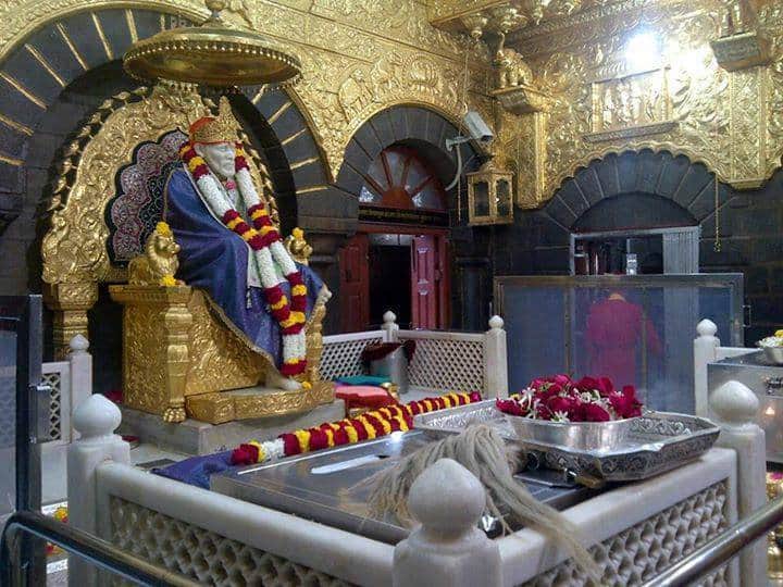 Shirdi Sai Baba Now the Sai devotees will get darshan by directly touching the Samadhi the glass in front of the Samadhi to be removed Shirdi Sai Baba : साईभक्तांसाठी आनंदाची बातमी, आता भाविकांना मिळणार थेट समाधीला हात लावून दर्शन