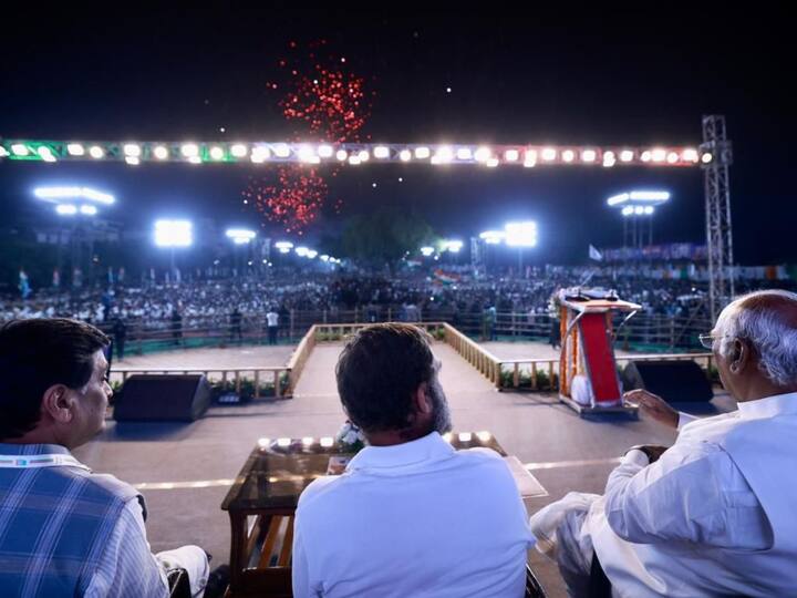 यसभेत काँग्रेसचे अनेक बड्या नेत्यांसह राष्ट्रवादी काँग्रेसचे नेतेही उपस्थित होते. यावेळी सभेत लोकांना संबोधित करताना राहुल गांधी यांनी पंतप्रधान नरेंद्र मोदी आणि भाजपला लक्ष केलं आहे.