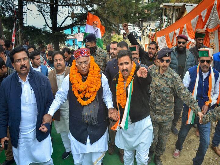 In its 52-page election manifesto, the Congress promised a return to the old pension scheme (OPS), which costs the government much more. (Image Source PTI)