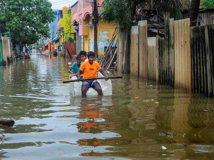 Tamil Nadu Rains Parts Of Chennai Under Water Declared Holiday In Schools Across 23 Districts Tamil Nadu Rains: తమిళనాడులో వరుణుడి బీభత్సం- 23 జిల్లాల్లో విద్యాసంస్థలు బంద్!