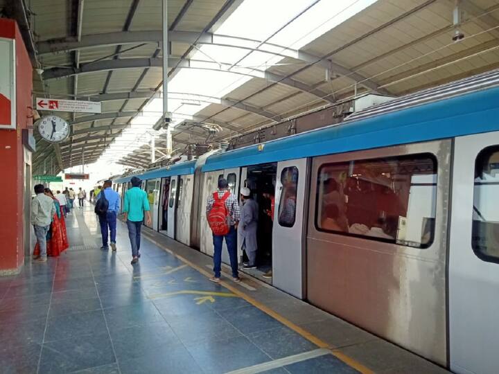 Hyderabad Metro trains stopped in Miyapur - LB Nagar route due to technical glitch Hyderabad Metro: ఎక్కడికక్కడే ఆగిన మెట్రో రైళ్లు, ఈ మార్గంలో అంతరాయం - చాలాసేపటికి పునరుద్ధరణ