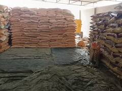 बंद पड़ी फैक्ट्री में चल रहा था मिलावटी खाद बनाने का धंधा, छापेमारी में सैकड़ों बोरियां बरामद