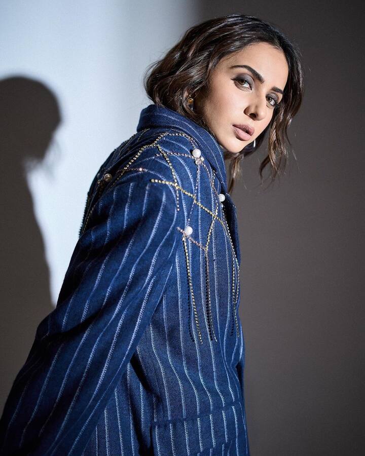 मात्र, यावेळी अभिनेत्री खूपच वेगळी दिसत आहे.(फोटो सौजन्य :rakulpreet/इंस्टाग्राम)