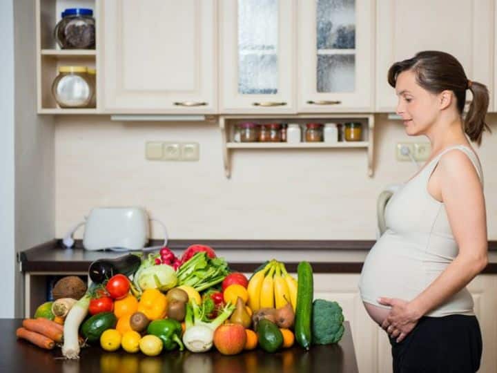 women must consume these things to stay healthy during pregnancy Pregnancy Tips : गर्भवती महिलांचा आहार कसा असावा? 'अशी' घ्या काळजी; वाचा सविस्तर