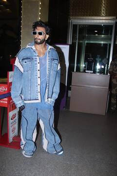 ऊपर से लेकर नीचे तक डेनिम आउटफिट में नजर आए Ranveer Singh, ब्लैक चश्मा लगाए दिखा कूल लुक