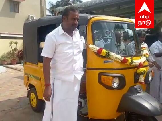 SP Velumani Driving Auto : ஆசைப்பட்ட தொண்டர்... ஆட்டோ ஓட்டிய எஸ்.பி.வேலுமணி..