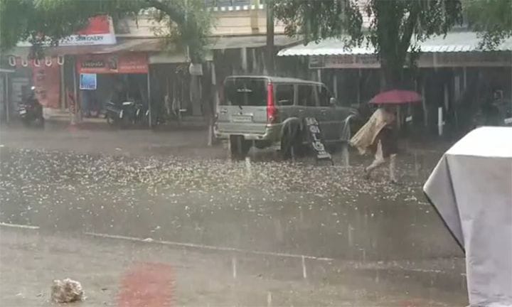 கனமழை காரணமாக திருச்சி மாவட்டத்தில் நாளை பள்ளி, கல்லூரிகள் விடுமுறை