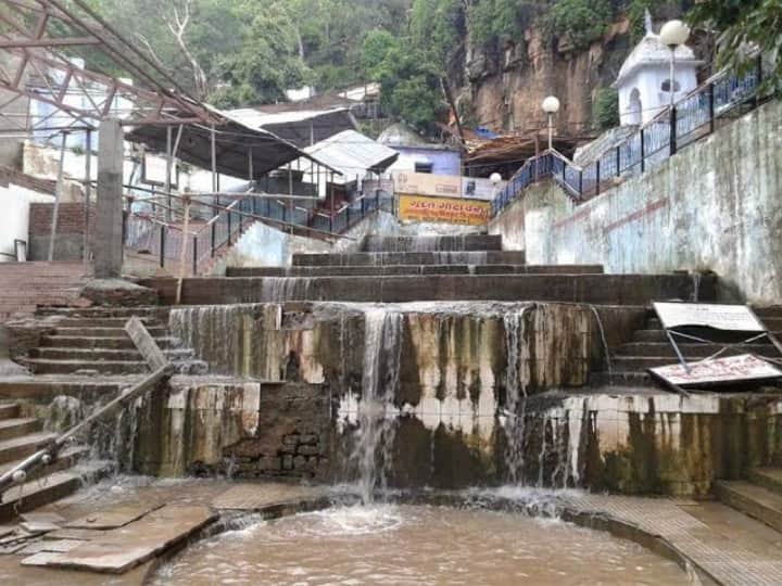 Chitrakoot: गुप्त गोदावरी पर्वत पर बने खटखटा चोर की दिलचस्प कहानी, जानें- धार्मिक मान्यता UP Story of khatkhata chor hanging in the form of a stone on the Gupt Godavari mountain of Chitrakoot ann Chitrakoot: गुप्त गोदावरी पर्वत पर बने खटखटा चोर की दिलचस्प कहानी, जानें- धार्मिक मान्यता
