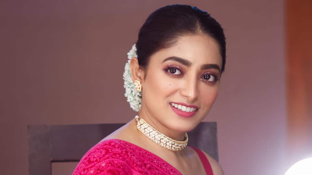 Ishaa Saha: 'ইন্দু'-র শ্যুটিং শুরু, রহস্যের জট ছাড়াতে পারবেন ইশা? Ishaa Saha: Indu 2 Shooting Started, Isha Saha shared photos on social media Ishaa Saha: 'ইন্দু'-র শ্যুটিং শুরু, রহস্যের জট ছাড়াতে পারবেন ইশা?