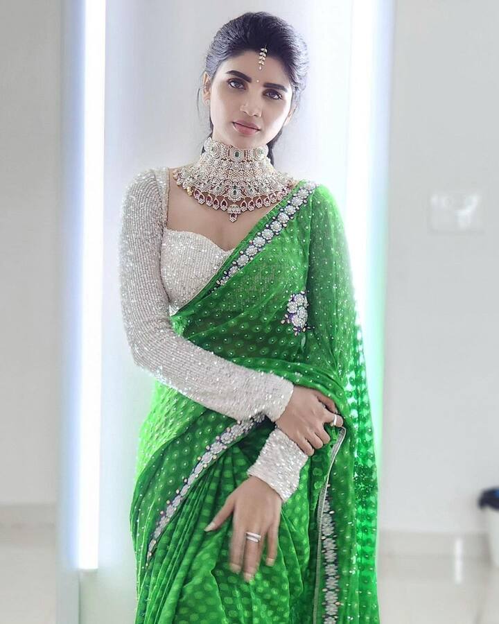 జబర్దస్త్ వర్ష లేటెస్ట్ ఫోటోస్. Image Credit: Varsha/ Instagram