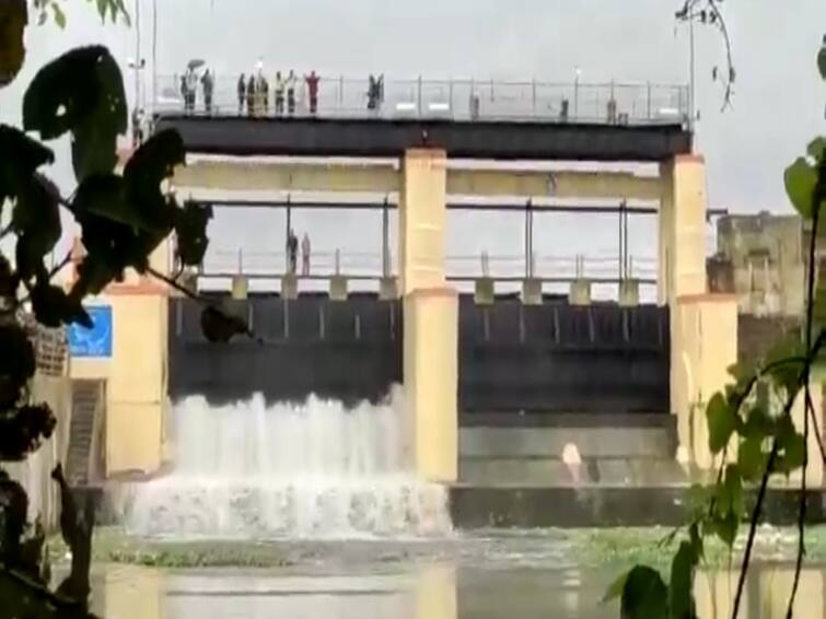 Water to be discharged from Puzhal and Chemabaramabakkam lake reservoirs today புழல் ஏரியில் இருந்து நீர் திறப்பு; எவ்வளவு கனஅடி நீர் தெரியுமா..?