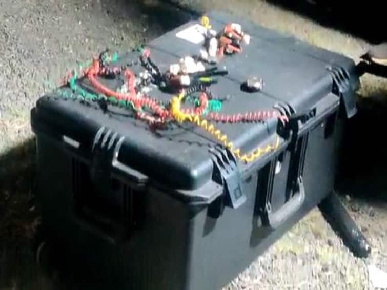 Raigad Pen News Dummy bomb found at Pen Raigad Raigad Pen News : पेणनजीक संशयास्पद आढळून आलेली वस्तू ही डमी बॉम्ब, चार तासांच्या प्रयत्नानंतर संशयास्पद बॉम्ब निकामी