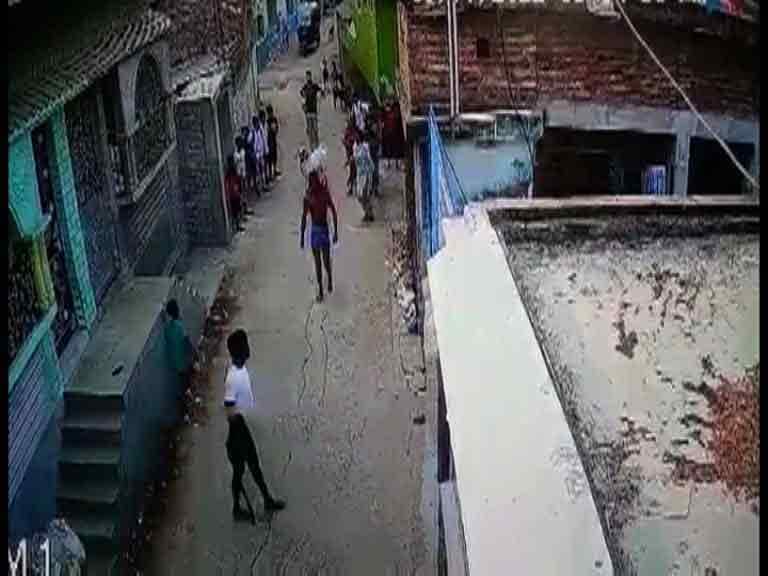 Murshidabad News: জমি নিয়ে বিবাদ, খুনের চেষ্টার অভিযোগ আত্মীয়দের বিরুদ্ধেই Allegation Of Attempt To Murder Due To Land Controversy Shakes Murshidabad Murshidabad News: জমি নিয়ে বিবাদ, খুনের চেষ্টার অভিযোগ আত্মীয়দের বিরুদ্ধেই