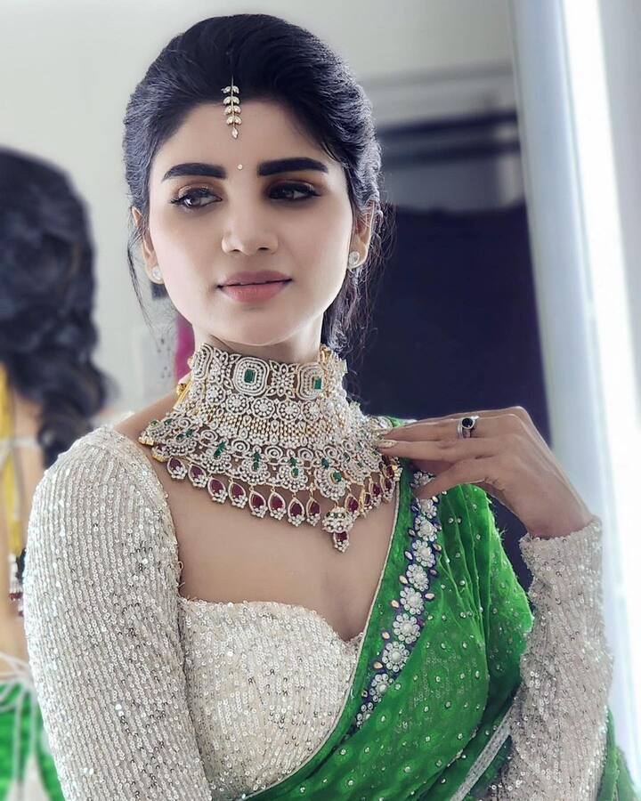 జబర్దస్త్ వర్ష లేటెస్ట్ ఫోటోస్. Image Credit: Varsha/ Instagram