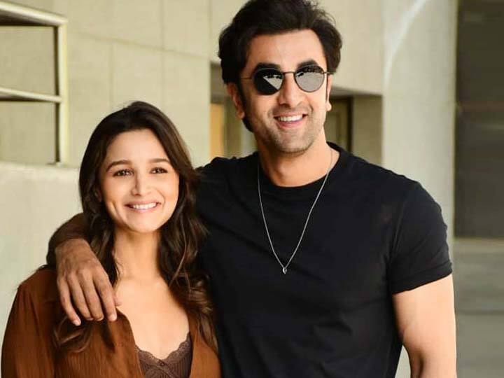 Alia Bhatt and Ranbir Kapoor not allow friends to see their daughter know what is real reason Alia Bhatt Daughter: बेटी की सुरक्षा के लिए अलर्ट मोड पर आलिया-रणबीर, दोस्तों पर भी लगा दी ये पाबंदी