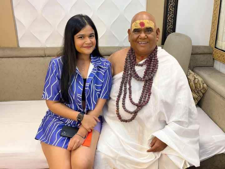 Saloni Daini recent photo with satish kaushik going viral Saloni Daini Photos : बाबा Satish के साथ नजर आ रही इस 'छोटी गंगुबाई' को पहचाना क्या? देखें कितनी बदल गई हैं एक्ट्रेस