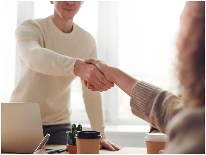 Job Interview Tips How To Crack Interview For Job Tips To Crack Interview Interview Tips: जॉब के लिए इंटरव्यू देने जाएं तो इन बातों का रखें खास ध्यान, जरूर मिलेगी नौकरी!