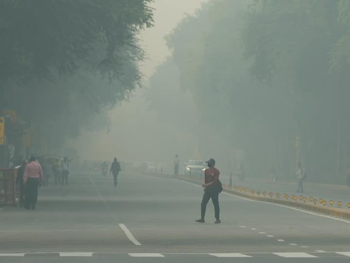 Delhi AQI News Pollution increased again in Delhi-NCR AQI level crossed 500 Noida gurugram Anand Vihar aqi Delhi-NCR Pollution and Weather Update: दिल्ली-एनसीआर में फिर बढ़ा प्रदूषण, 500 पार के पहुंचा AQI, 11 सालों में सबसे ज्यादा दर्ज हुआ पारा