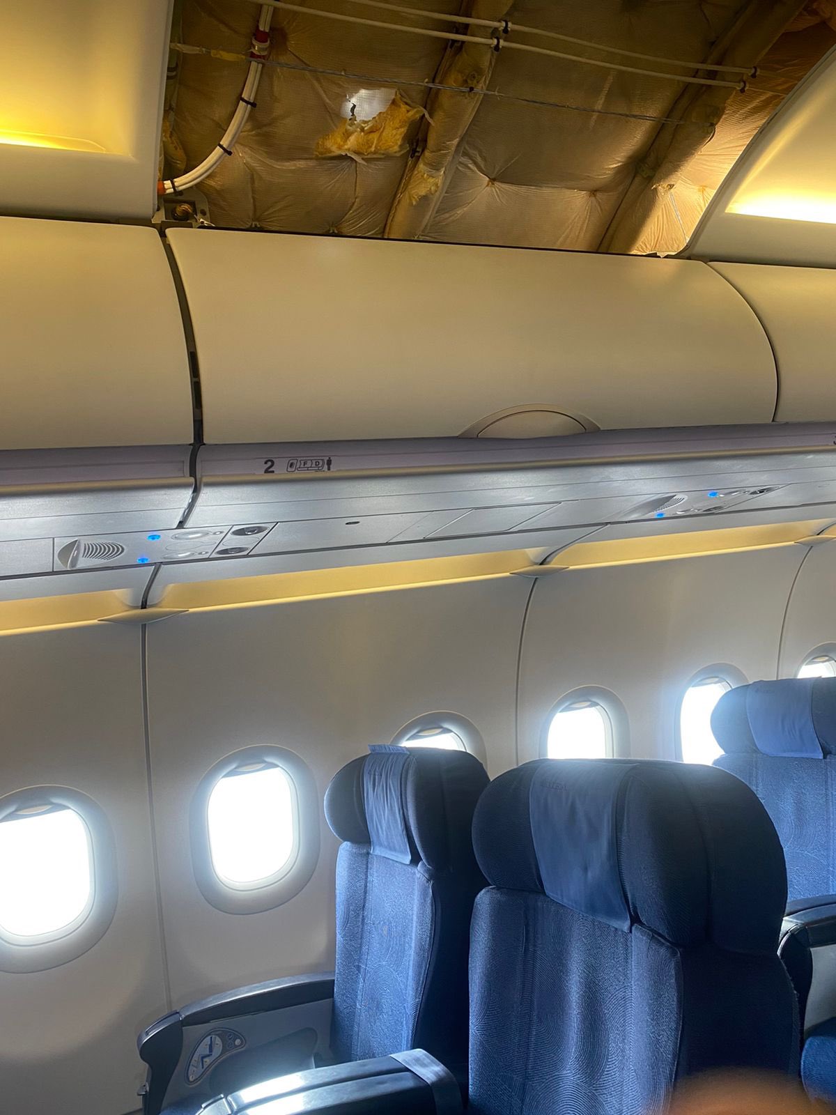 Lebanon plane hit by stray bullet: லெபனானில் விமானத்தை துளைத்த துப்பாக்கி தோட்டா.. அதிர்ச்சியில் பயணிகள்..