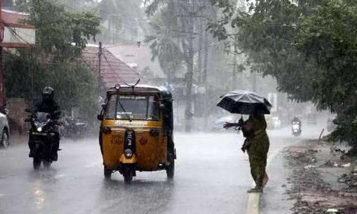 மழையில் பொதுமக்கள் பாதுகாப்பாக இருக்க வேண்டும் - திருச்சி ஆட்சியர் வேண்டுகோள்