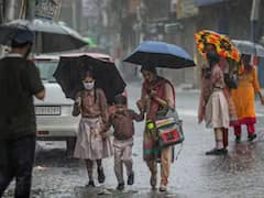 Rain in Tamilnadu: வலுவடைந்தது காற்றழுத்த தாழ்வு பகுதி: இடி, மின்னலுடன் 20 மாவட்டங்களில் கனமழை!