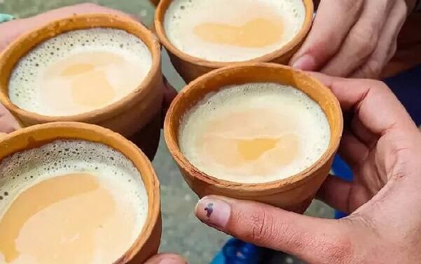 ચાને સ્ટારોફોમમાં આપવામાં આવે છે. જે ખૂબ જ અસુરક્ષિત હોય છે. આ કપ બનાવવા માટે વપરાતી સામગ્રી પોલિસ્ટરીન છે. તે એક કાર્સિનોજેન છે, જે ચા અથવા તેમાં ભેળવવામાં આવેલ અન્ય કોઈપણ પીણાને દૂષિત કરી શકે છે.